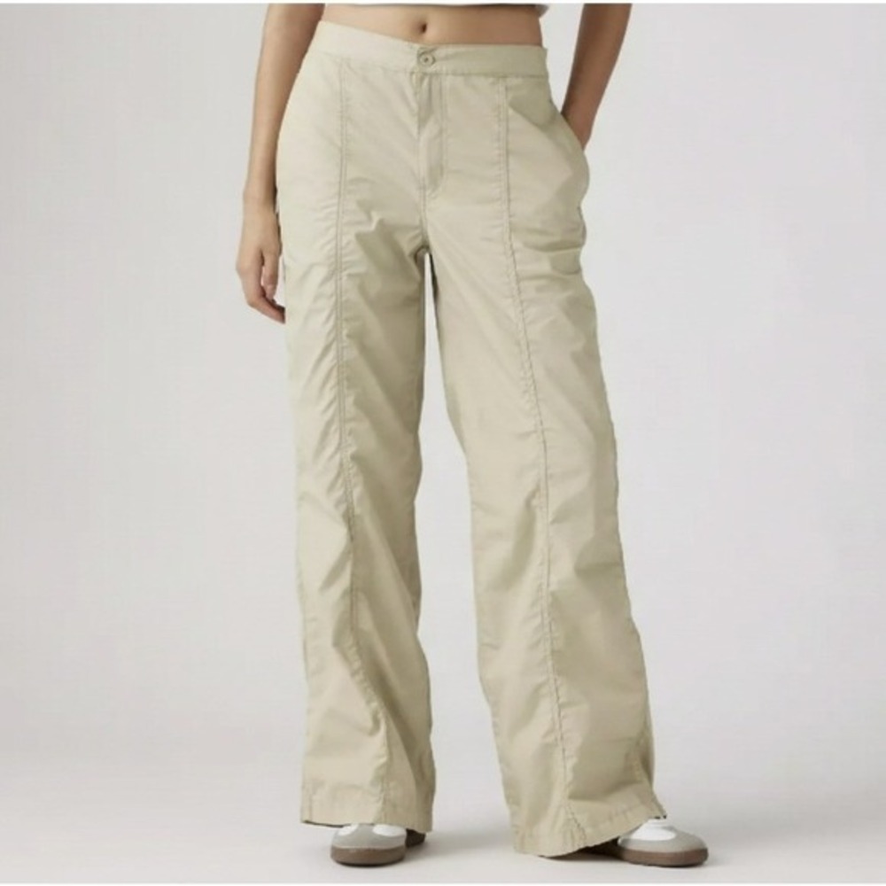 NWT Levi's Women's Baggy Parachute Pants White Pepper Tan Large
